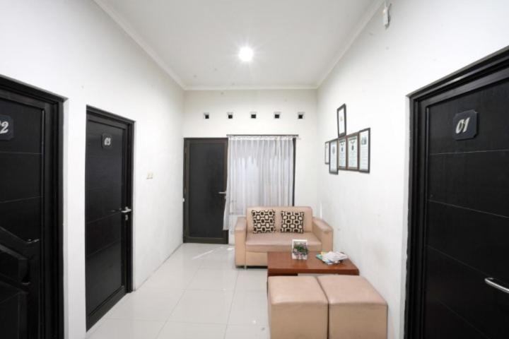 Hostel Dparagon Pamela 3 Yogyakarta Exterior foto